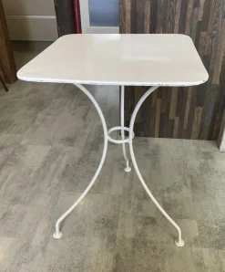 Quadratischer weißer Gartentisch aus Metall, 1950er