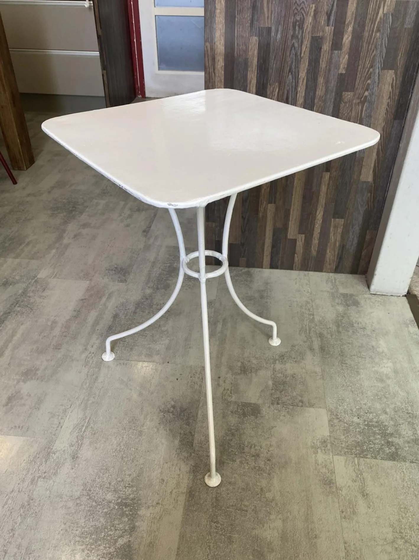 Quadratischer weißer Gartentisch aus Metall, 1950er
