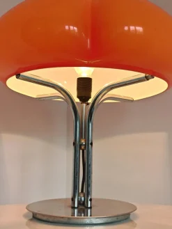 Quadrifoglio Tischlampe aus Acryl in Orange von Guzzini, Former Yugoslavia, 1970er