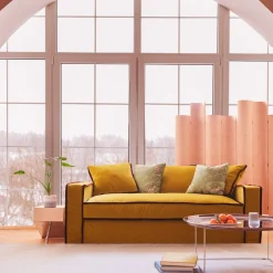 Rafaella Zwei-Sitzer Sofa aus rotem Couture Samt mit dunkelorange Zierleisten von Biosofa