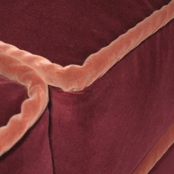 Rafaella Zwei-Sitzer Sofa aus rotem Couture Samt mit dunkelorange Zierleisten von Biosofa