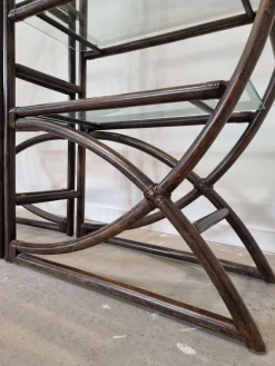 Raumteiler aus braunem Rattan