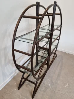 Raumteiler aus braunem Rattan