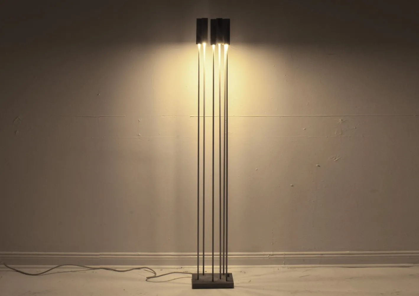 Reed VI Aluminium Lichtskulptur von Early Light