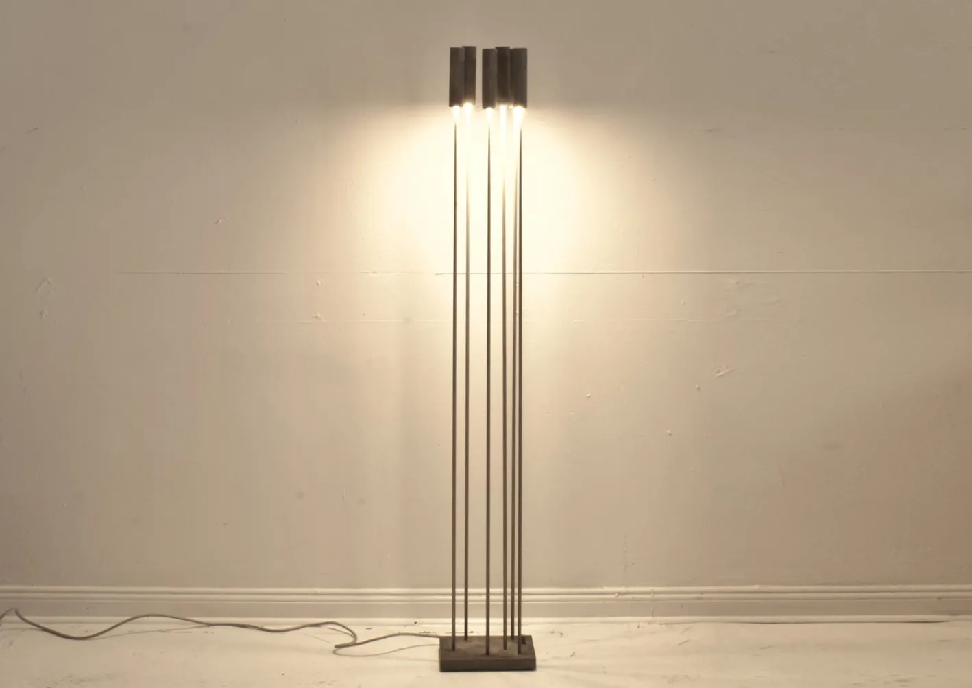 Reed VI Aluminium Lichtskulptur von Early Light