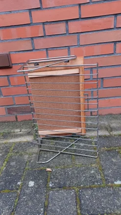 Regal & Zeitungsständer im Stil von String, 1970er