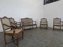 Regency Wohnzimmergarnitur aus Nussholz mit Flechtung