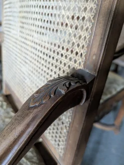 Regency Wohnzimmergarnitur aus Nussholz mit Flechtung