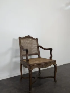 Regency Wohnzimmergarnitur aus Nussholz mit Flechtung