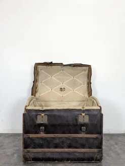 Reisetruhe von F. Dillons