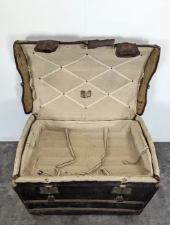 Reisetruhe von F. Dillons