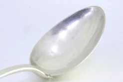 Reis- und Servierlöffel in Guilloche Silber