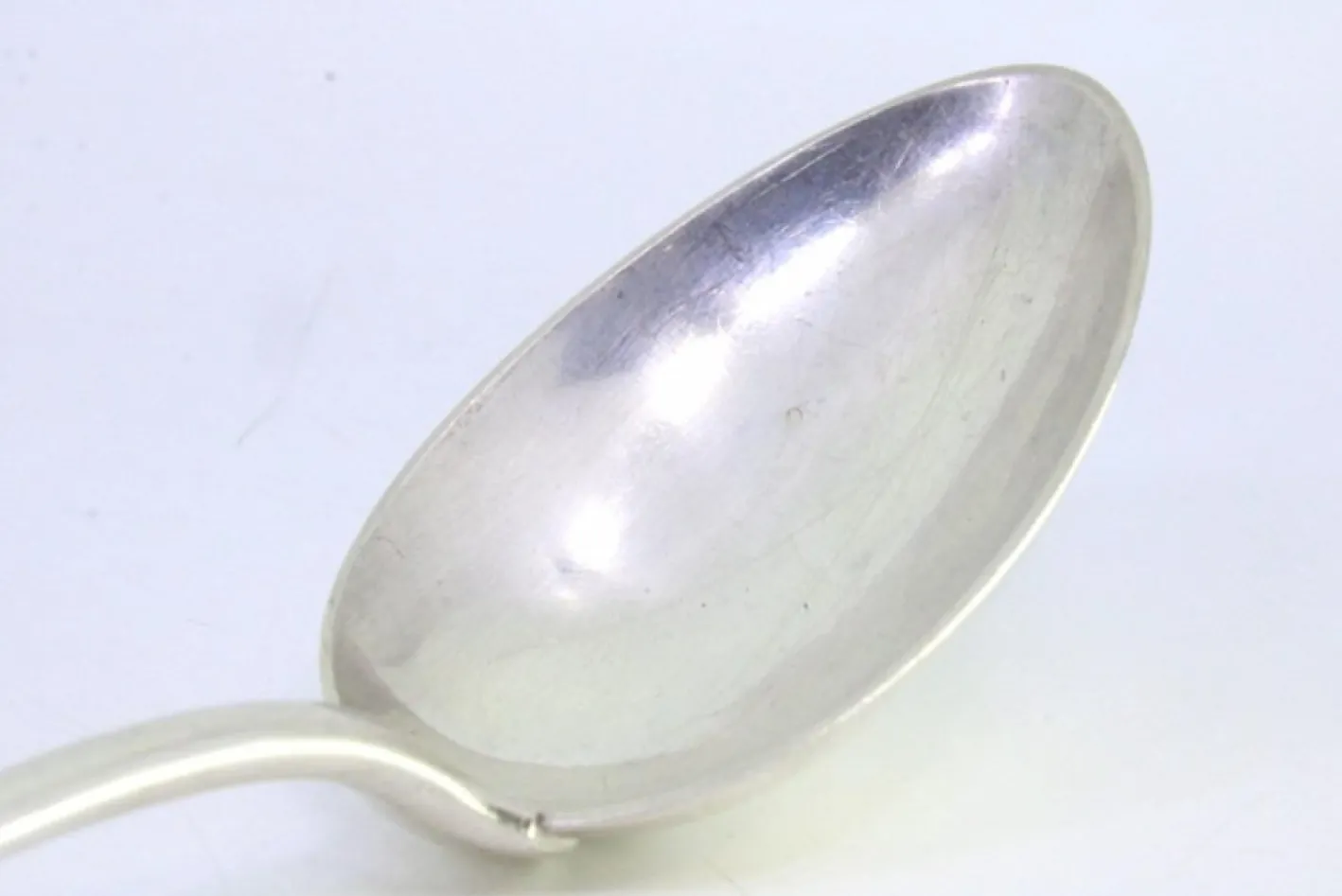 Reis- und Servierlöffel in Guilloche Silber