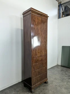 Restaurierte Kommode aus Holz
