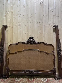 Rohrbett im Louis XV-Stil