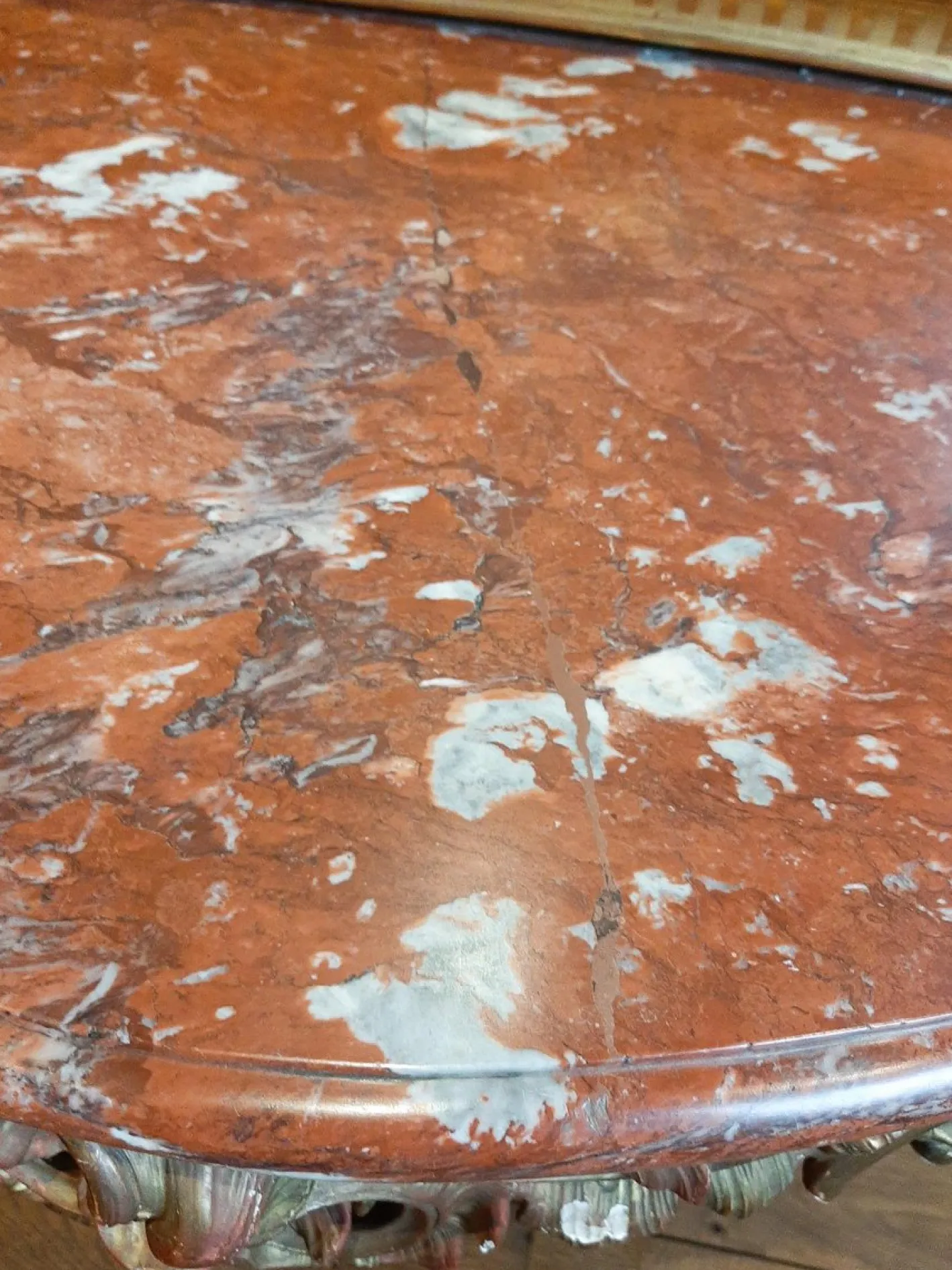 Rokoko Konsolentisch aus vergoldetem Holz mit roter Marmorplatte, 19. Jh