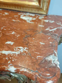 Rokoko Konsolentisch aus vergoldetem Holz mit roter Marmorplatte, 19. Jh