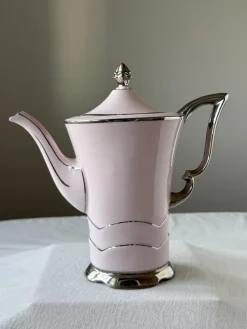 Rosa Porzellan Kaffee- und Teeservice von Epiag, 1920er, 19 . Set