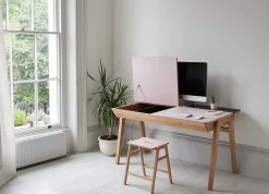 Rose New School Schreibtisch von King & Webbon