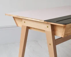Rose New School Schreibtisch von King & Webbon