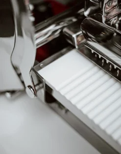 Rote Modell H9 Schneidemaschine