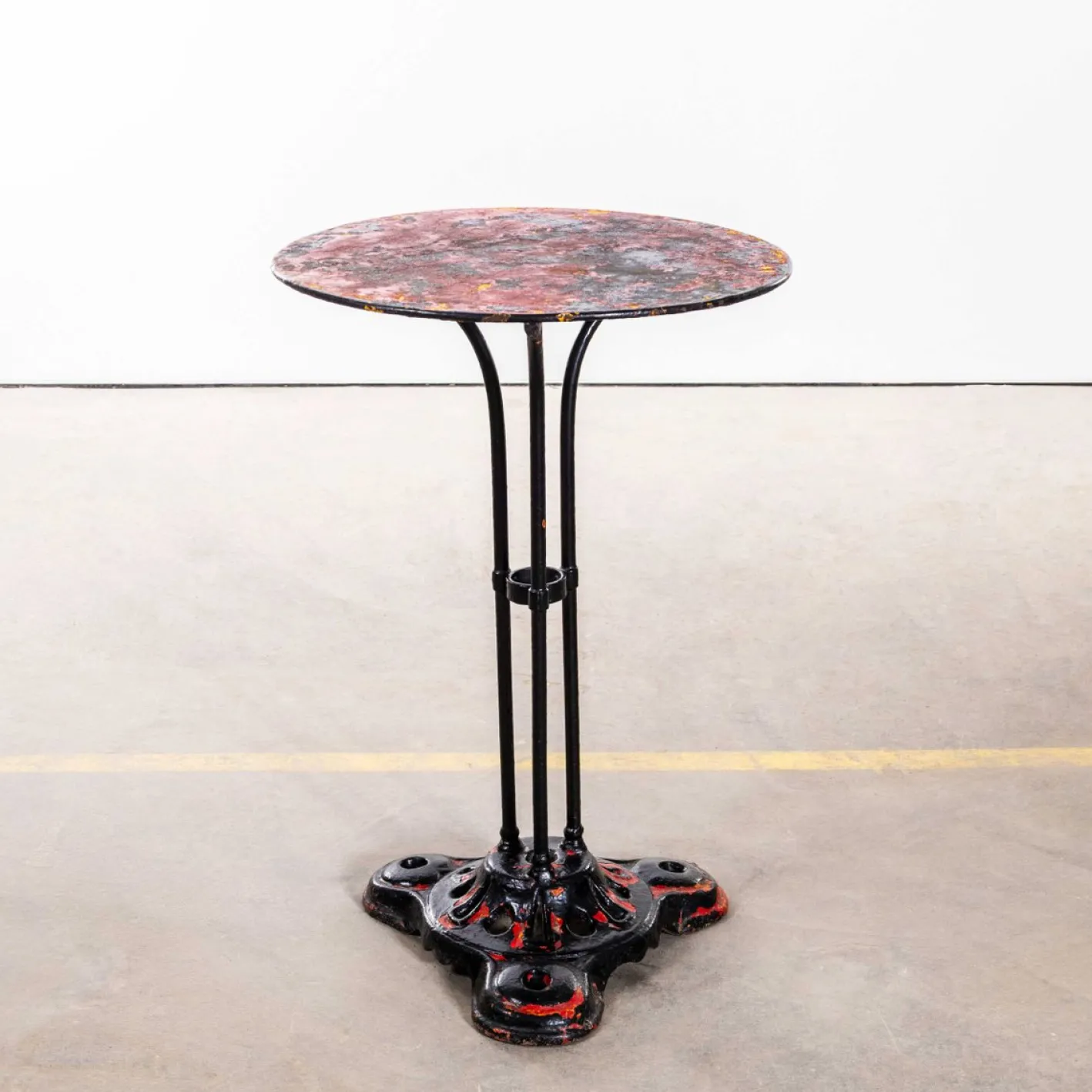 Roter französischer Gueridon Outdoor Tisch aus Metall, 1950er
