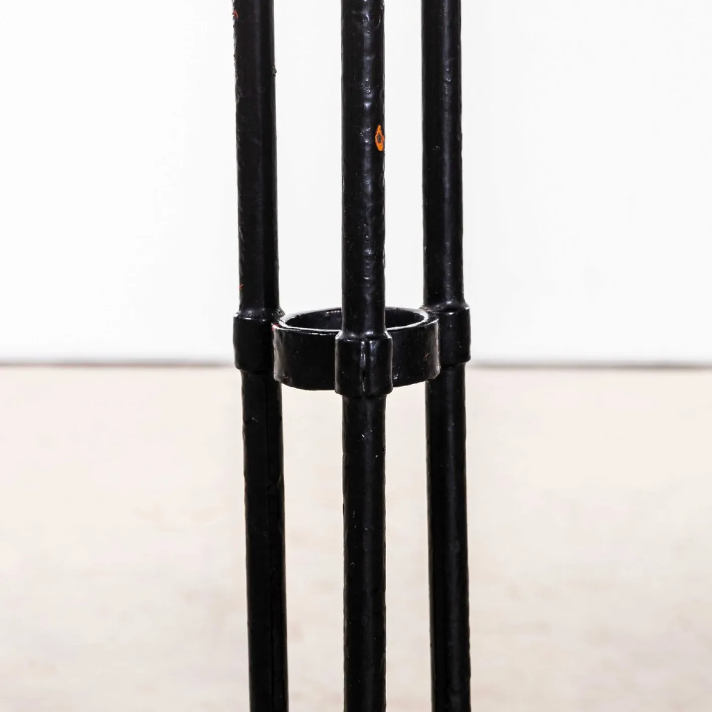 Roter französischer Gueridon Outdoor Tisch aus Metall, 1950er