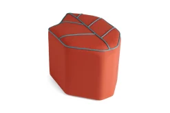 Roter Outdoor Leaf Sitzpouf von Nicolette de Waart für Design by Nico