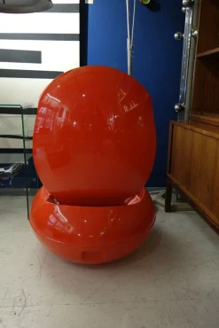 Roter Spage Age Garten Egg Chair von Peter Ghychy, 1960er