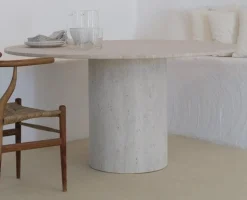 Round Top 140 Gedeckter Beige Travertin Esstisch von Beije Avenue
