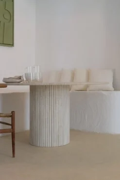 Round Top 140 Gedeckter Beige Travertin Esstisch von Beije Avenue