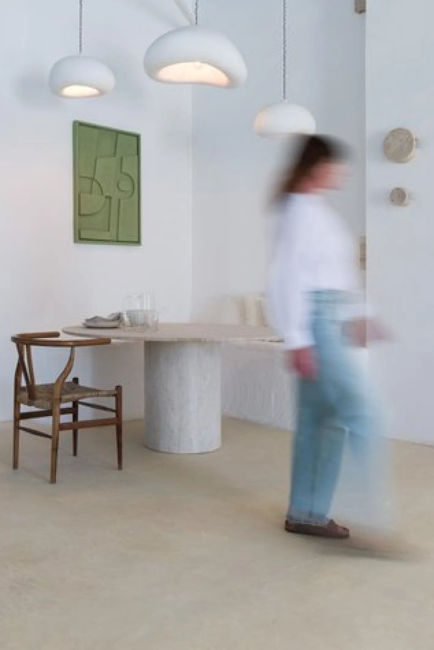 Round Top 140 Gedeckter Beige Travertin Esstisch von Beije Avenue