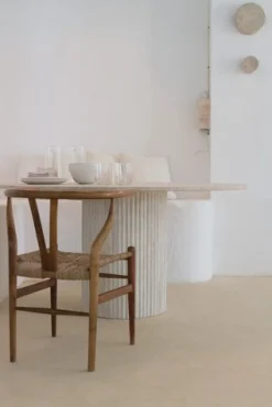 Round Top 140 Gedeckter Beige Travertin Esstisch von Beije Avenue