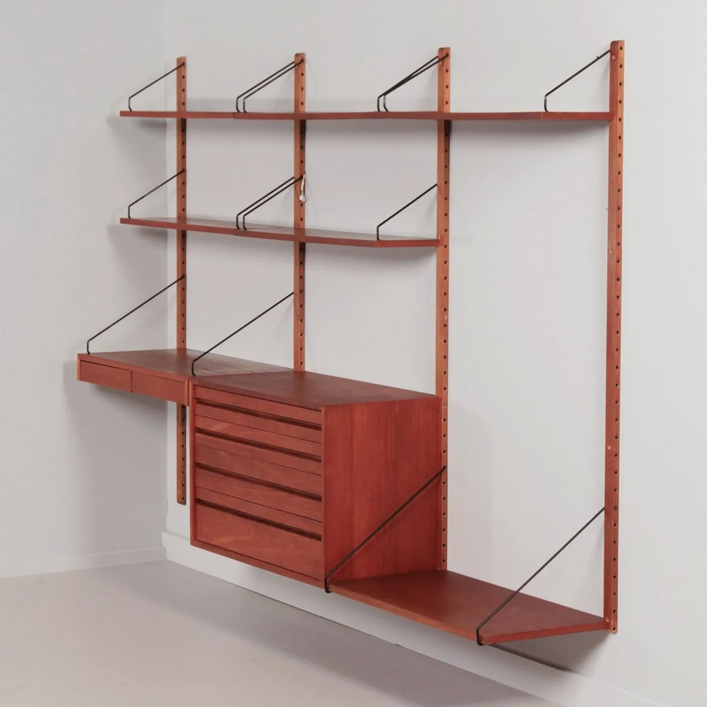 Royal System Wandsystem mit Schreibtisch, Schubladenelement und Regalen von Poul Cadovius für Cado, 1960er