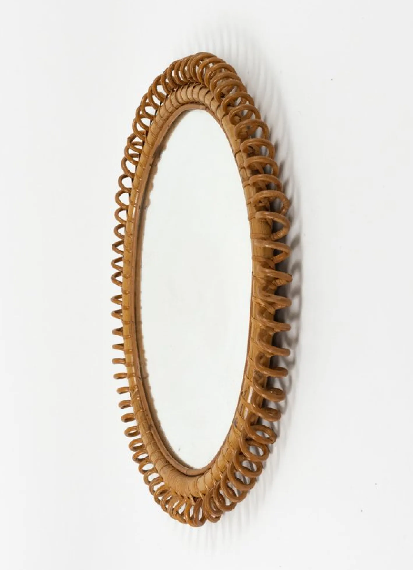 Runder Mid-Century Wandspiegel aus Rattan & Bambus im Stil von Franco Albini, Italien, 1960er