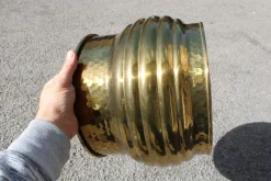 Runder Pflanzenhalter aus massivem Messing, Italien, 1970er