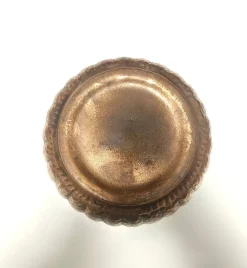 Runde Vase aus geprägtem Kupfer im Stil von Egidio Casagrande, Italien, 1950er