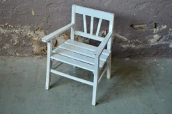 Rustikaler böhmischer Kinderstuhl