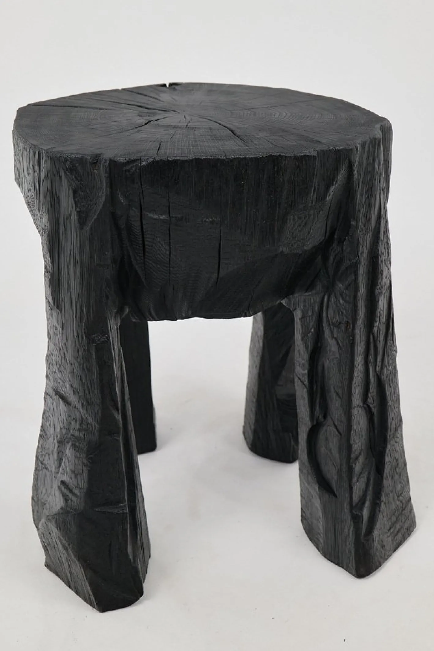 Rustikaler skulpturaler Couchtisch von Logniture