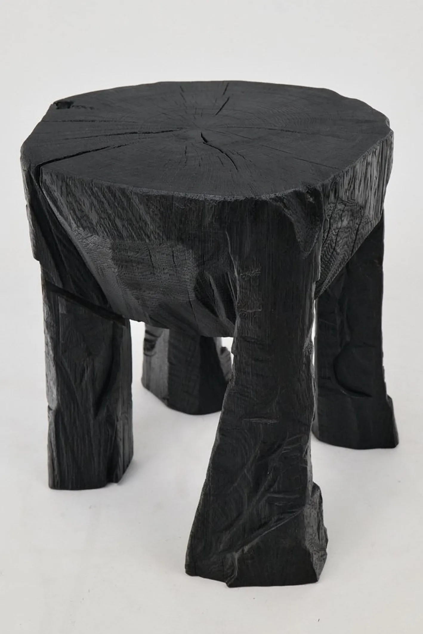 Rustikaler skulpturaler Couchtisch von Logniture