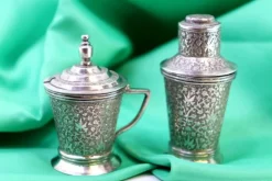 Salz- und Pfefferstreuer aus geprägtem Silber, 2er Set