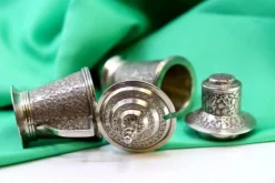 Salz- und Pfefferstreuer aus geprägtem Silber, 2er Set
