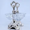 Salz- und Pfefferstreuer aus geprägtem Silber mit geschliffenen Glasbehältern, 2 . Set