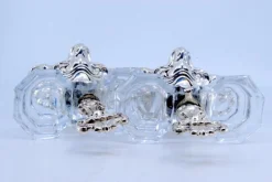 Salz- und Pfefferstreuer aus geprägtem Silber mit geschliffenen Glasbehältern, 2 . Set