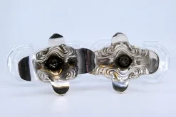 Salz- und Pfefferstreuer aus geprägtem Silber mit geschliffenen Glasbehältern, 2 . Set