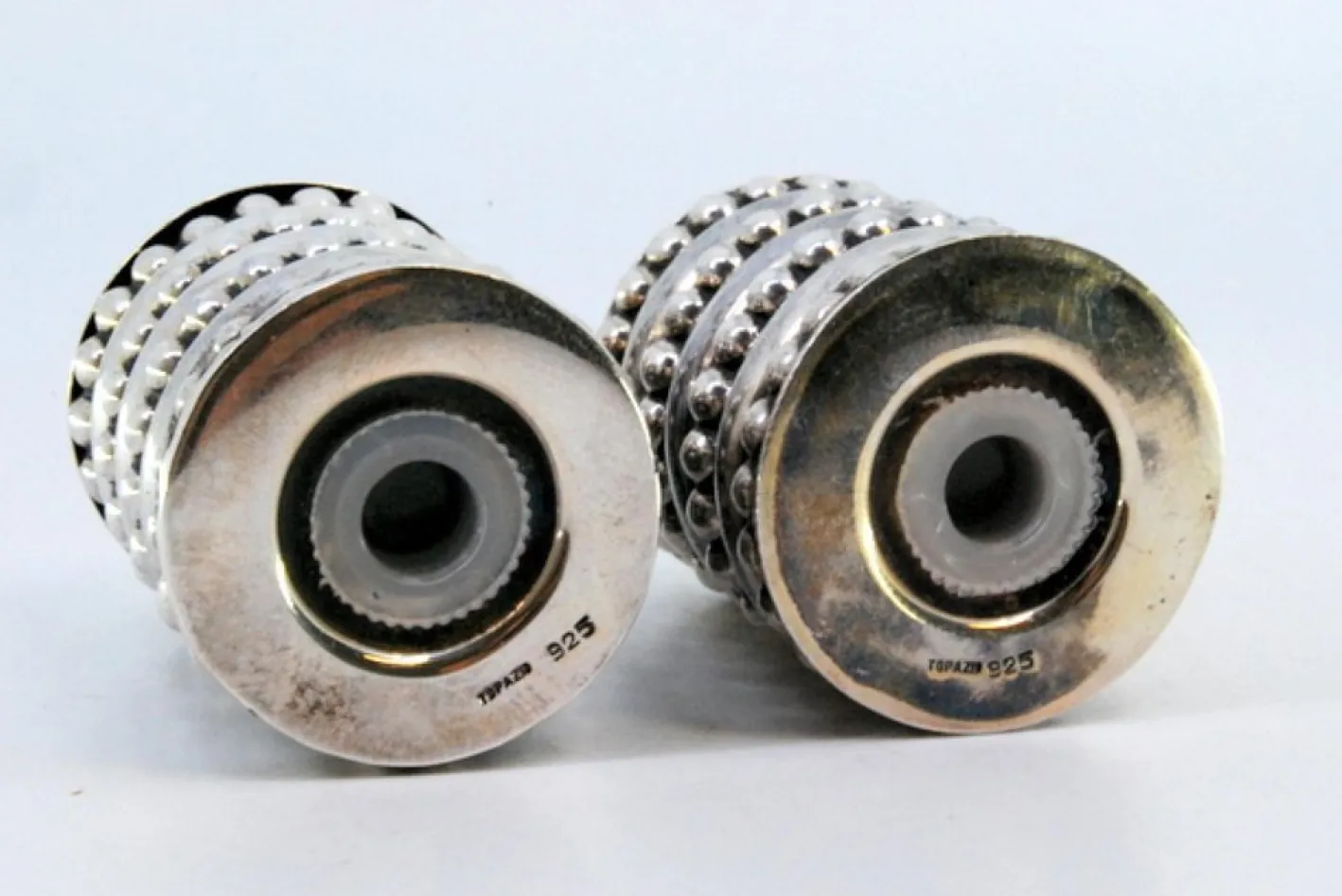 Salz- und Pfefferstreuer aus Perlmuttsilber, 2 . Set