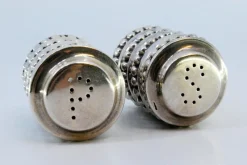 Salz- und Pfefferstreuer aus Perlmuttsilber, 2 . Set