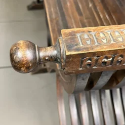 Savonarola Bank aus geschnitztem Holz