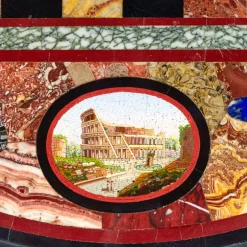 Schachtisch mit römischen Mosaiken auf geschnitzten Beinen