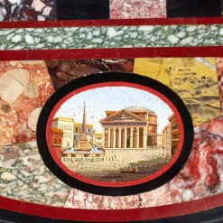 Schachtisch mit römischen Mosaiken auf geschnitzten Beinen
